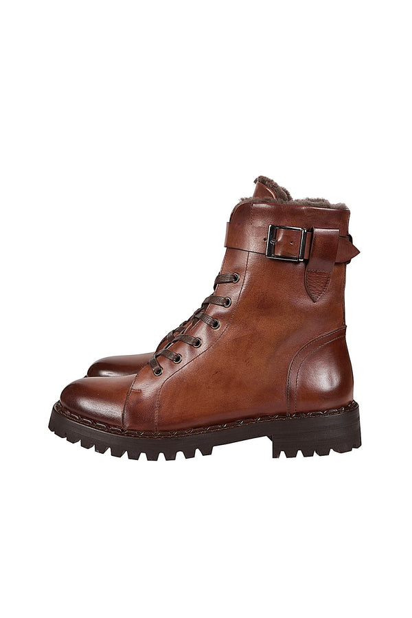 SHOE WITH SHEEPSKIN